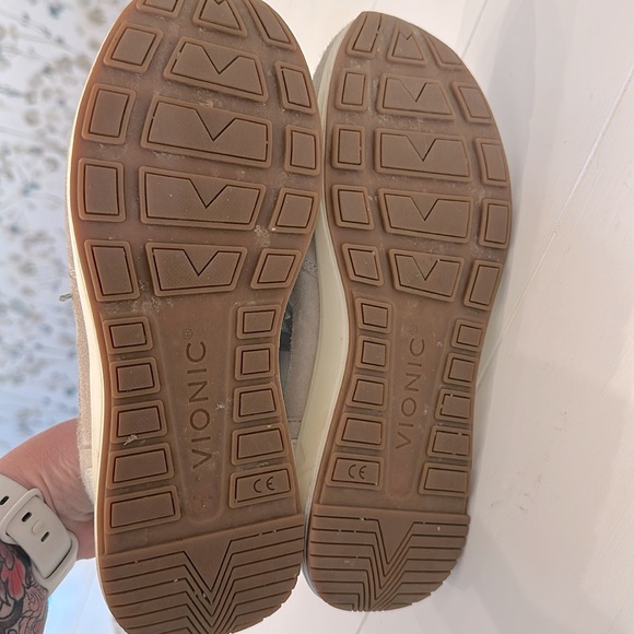 Vionic Rechelle Sneakers - Picture 6 of 8